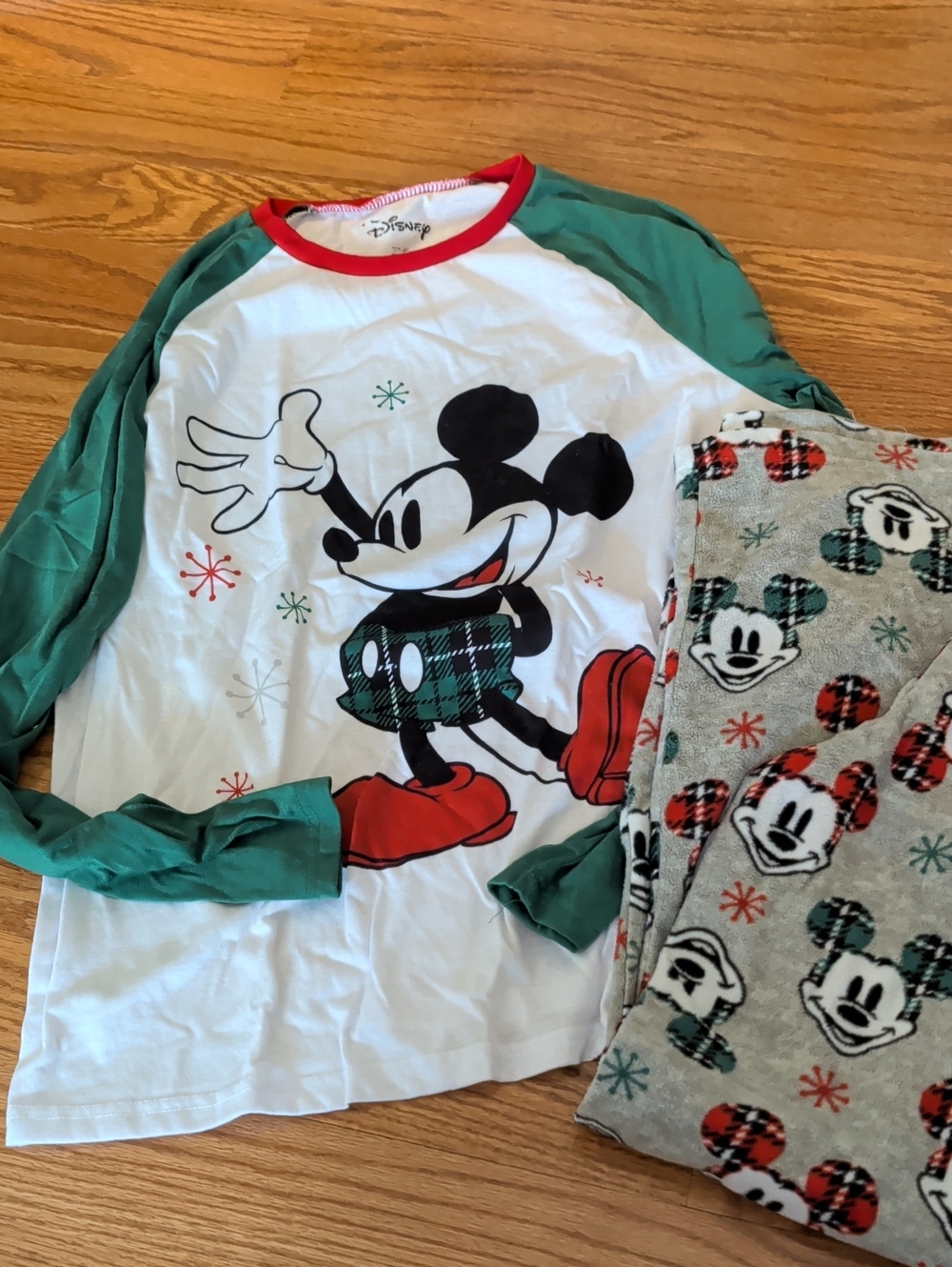 Disney Green & White Mickey Mouse Holiday Pajama Set with Red Accents